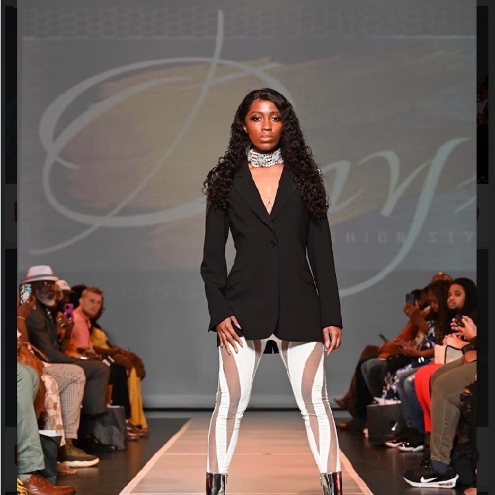 AKIRA White Leggings with contrast sheer piping